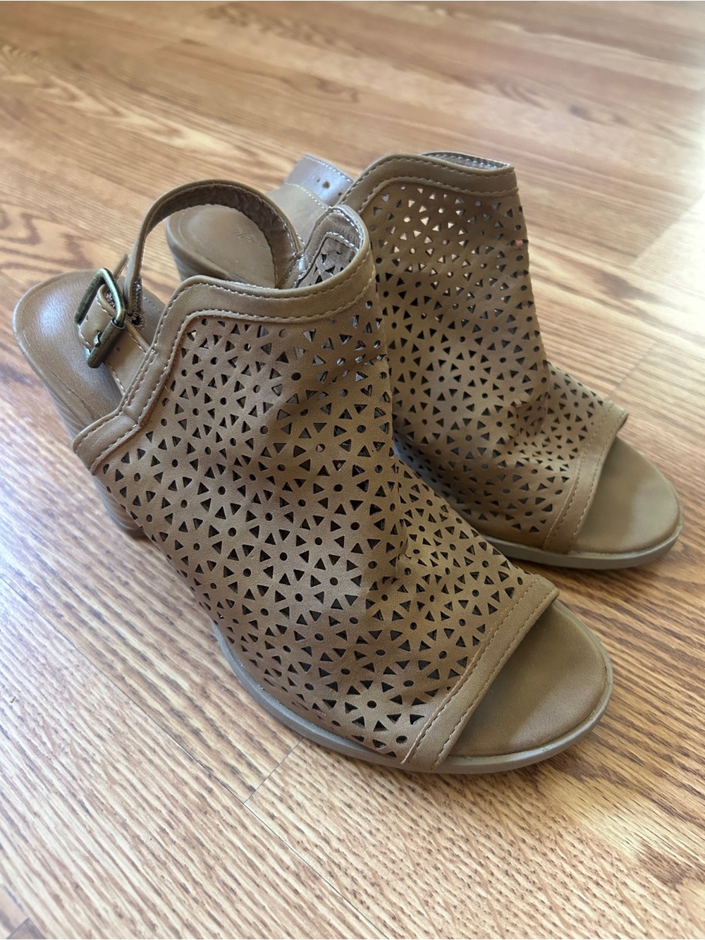 Universal thread Tan Peep-Toe Wedge Sandals